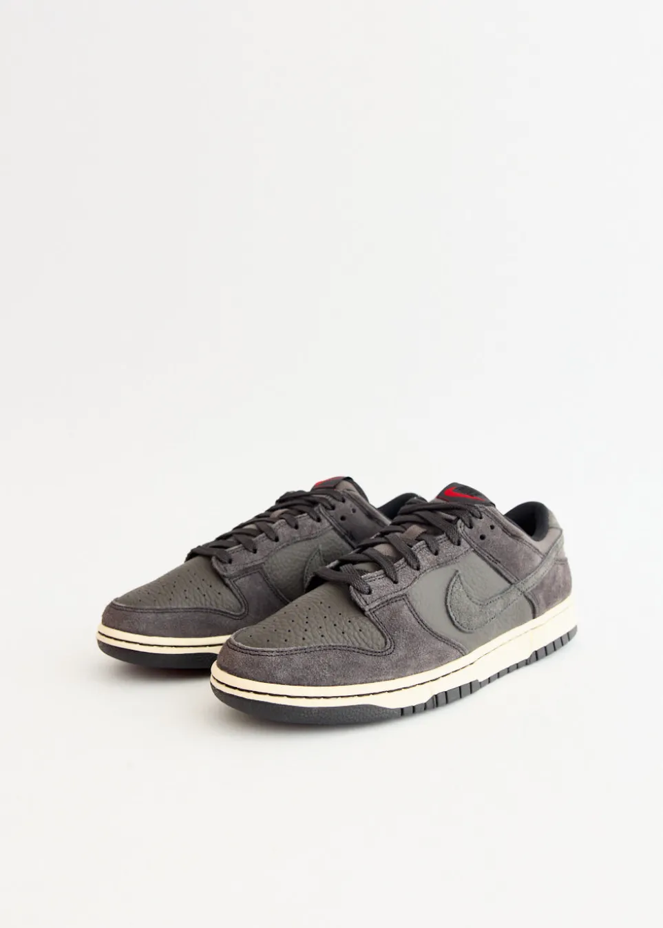 Dunk Low Retro 'Medium Ash Black' Sneakers