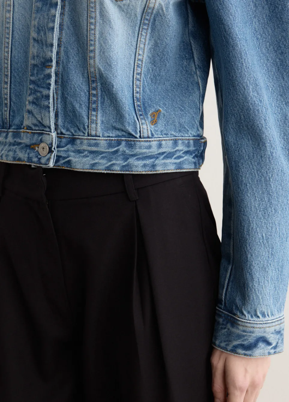 La Veste De-Nimes Ovalo