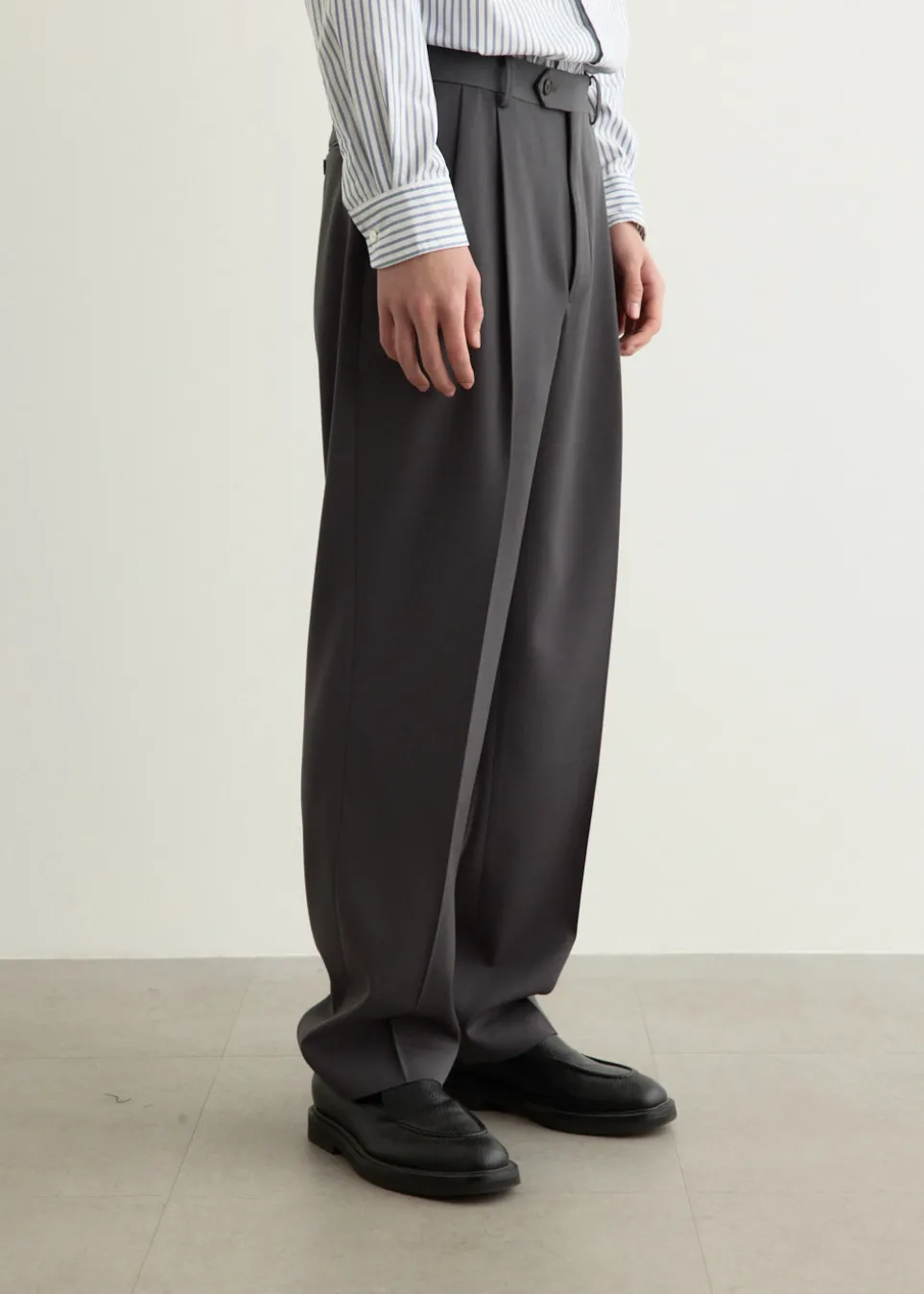 Light Wool Max Gabardine Two-Tuck Slacks