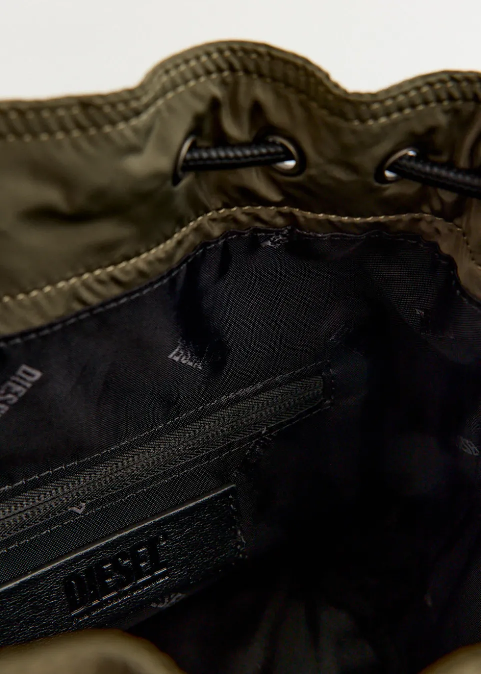 Multipocket Bucket Bag