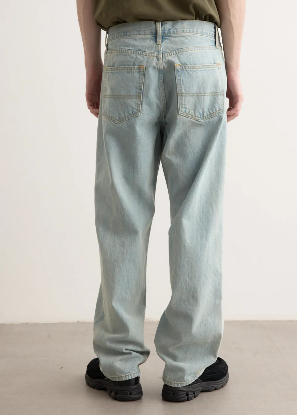 Pleated Jeans