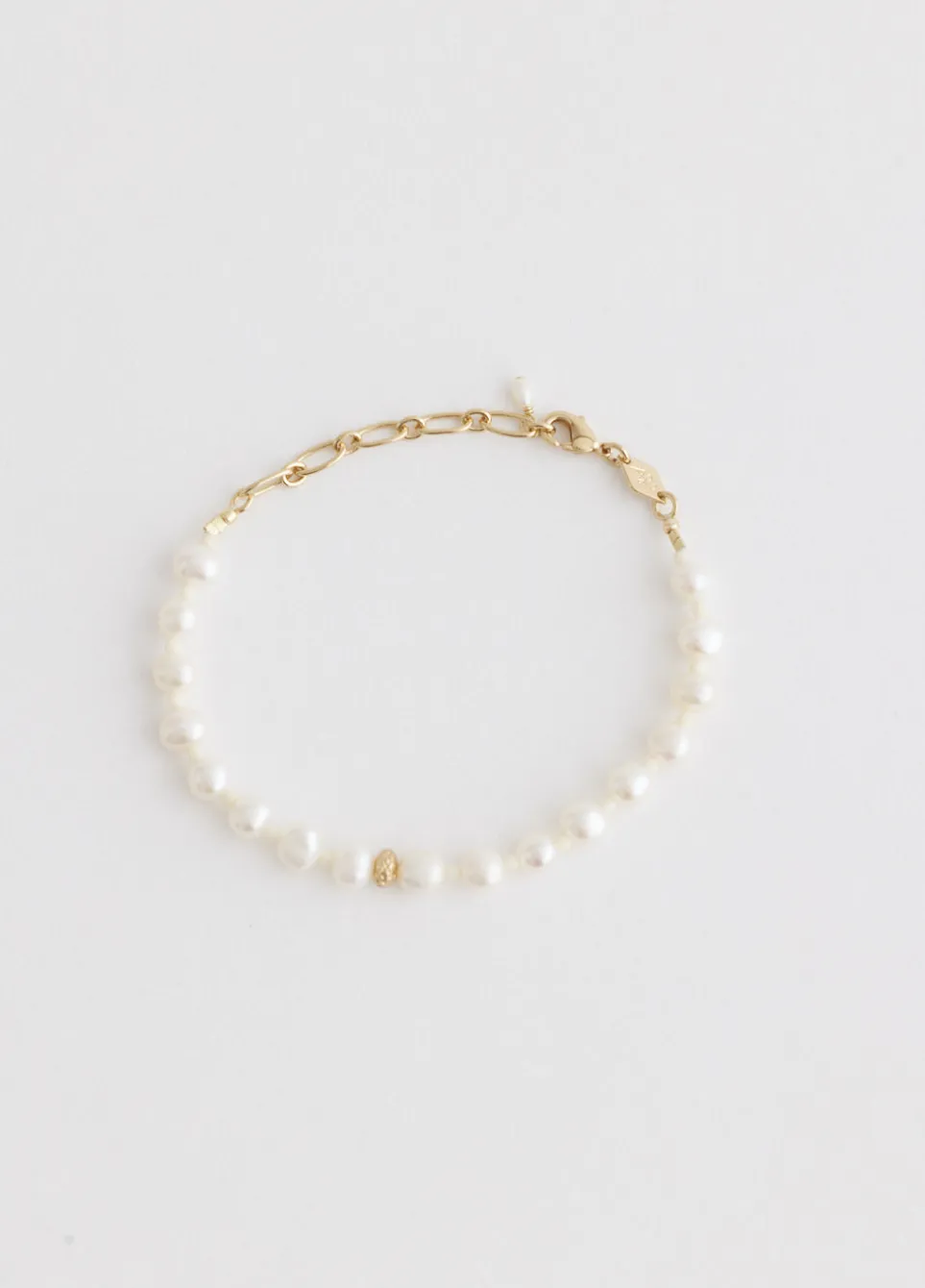 Stellar Pearly Bracelet