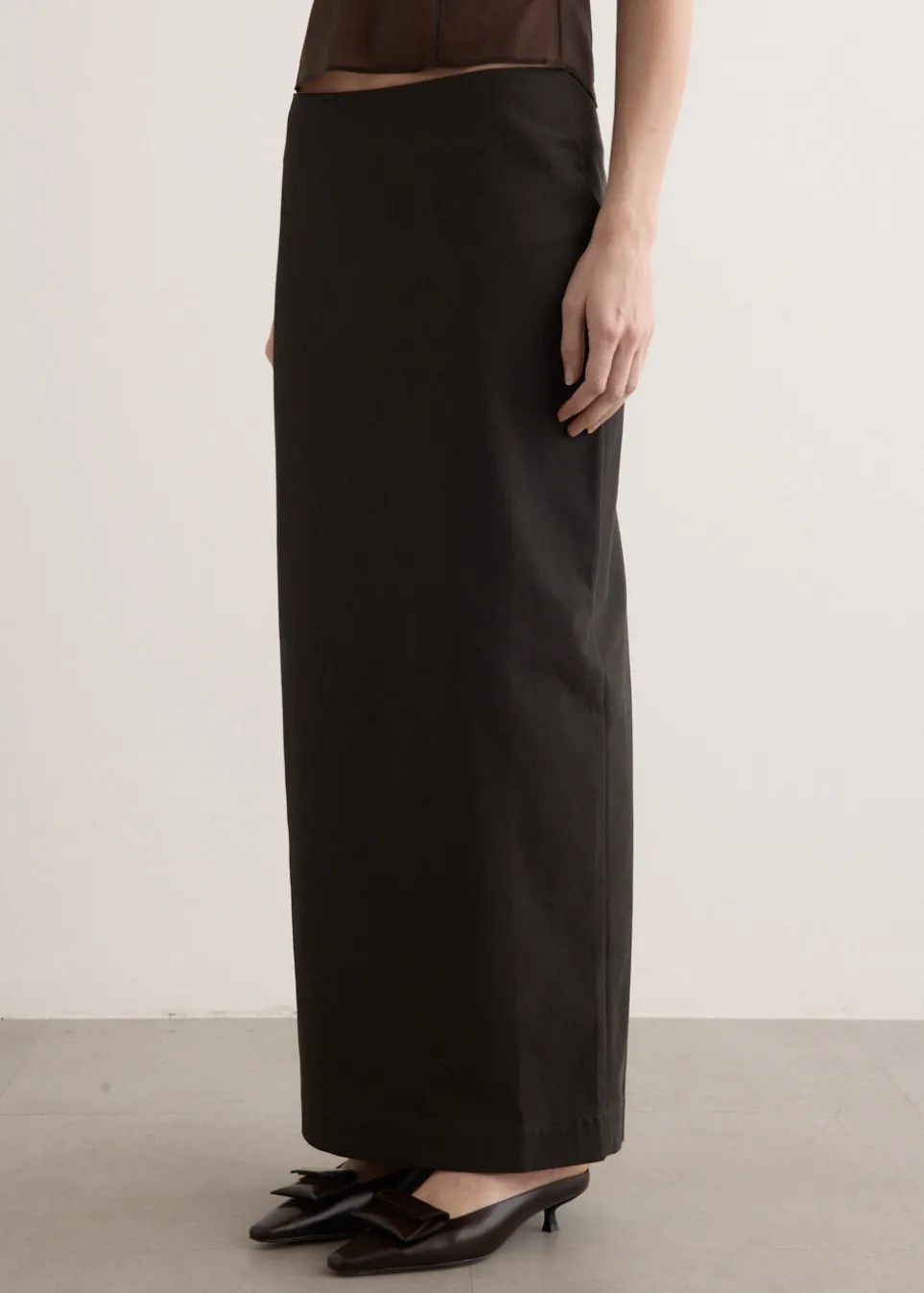Minimal Column Skirt
